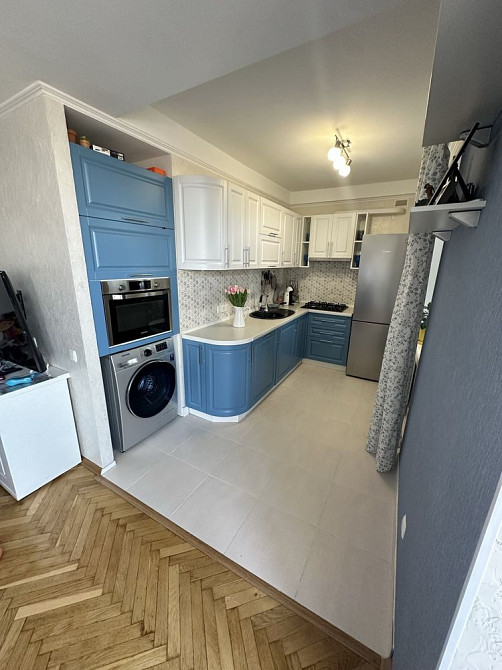 Продам простору, світлу квартиру з новим ремонтом. Всім укомплектована Киев - изображение 3