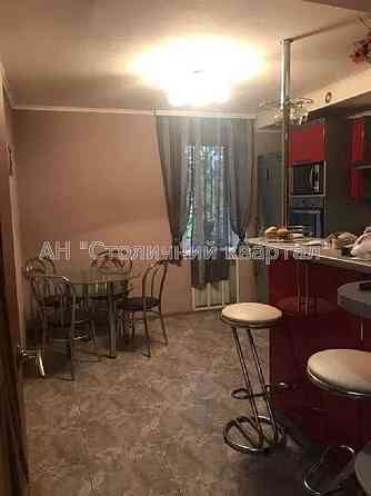 метро Житомирська Трикімнатна Стуса 26 Киев