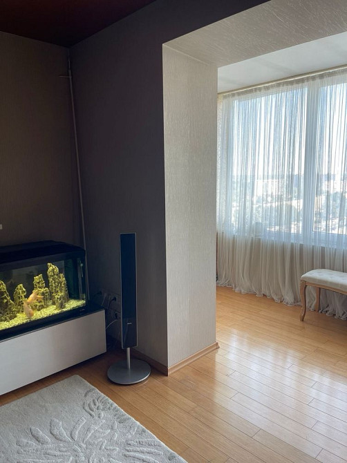 Простора 3-х кімнатна квартира в статусному будинку, на Пр. Миру 21 Житомир - изображение 3