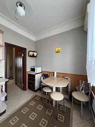 Сталінка! 3к роздільна 75м2 Севастопольска площа Чкололівський б-р 9 Київ