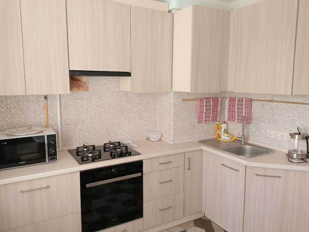 1кімнатна зі свіжим гарним ремонтом на пр-ті Левка Лук"яненка р-н Ниви Чернигов - изображение 1