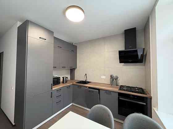 Перша здача! Двокімнатна в центрі Київ