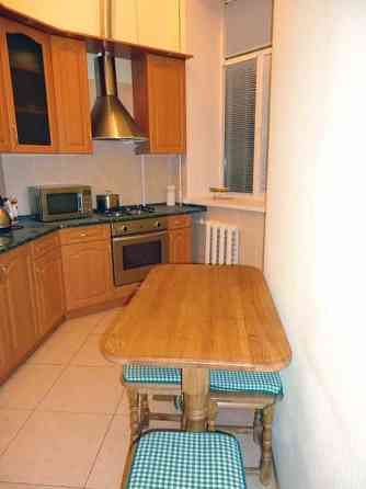 центр метро Печерск ул Щорса 33 3х квартира Київ