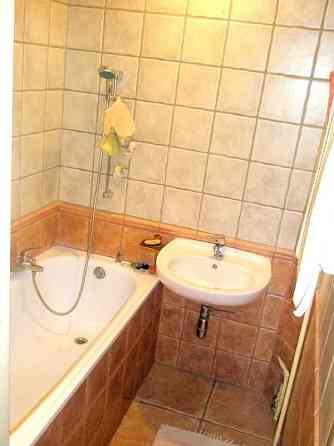 центр метро Печерск ул Щорса 33 3х квартира Київ