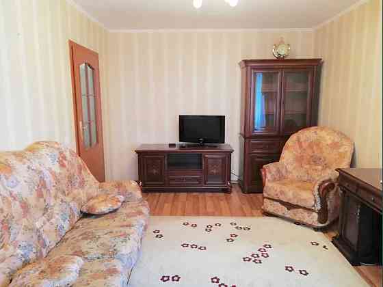 центр метро Печерск ул Щорса 33 3х квартира Київ