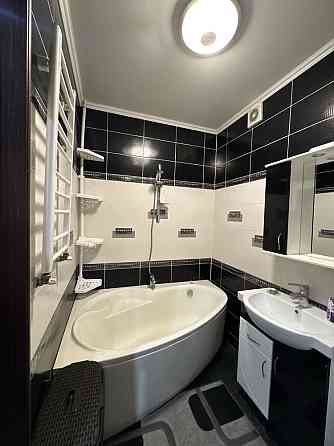 Однокімнатна новобудова ТЦ Майдан, панорамні вікна Чернівці