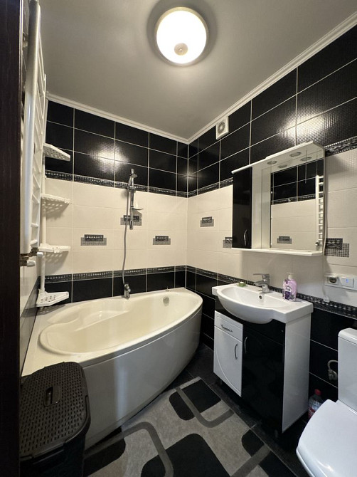 Однокімнатна новобудова ТЦ Майдан, панорамні вікна Черновцы - изображение 6