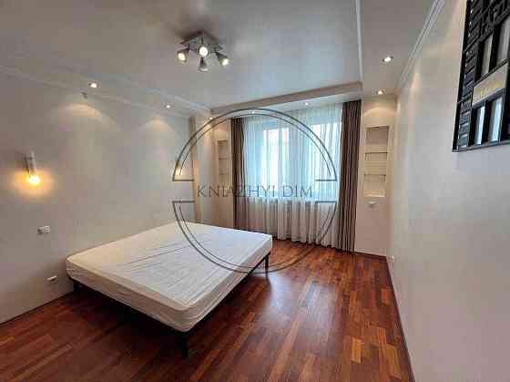 Без комісії .Продається 2 кімнатна роздільна ,Бажана 16 .м. Осокорки Киев