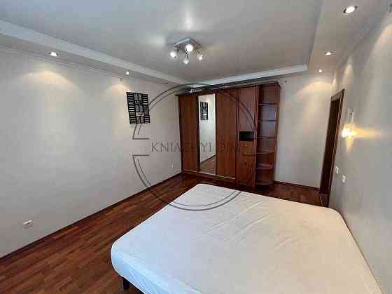 Без комісії .Продається 2 кімнатна роздільна ,Бажана 16 .м. Осокорки Киев