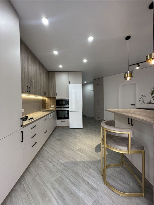 Продаж дизайнерська 1 кімнатна  квартира з ремонтом, поруч озеро,парк Ивано-Франковск - изображение 1