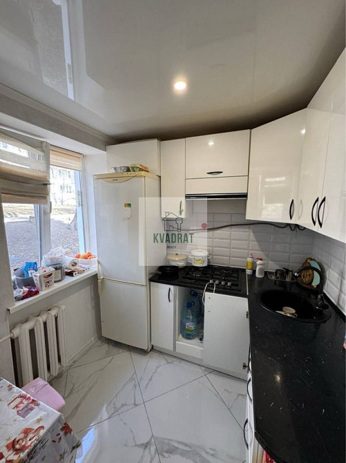 Продам затишну 1-кімнатну квартиру з ремонтом та меблями Каменец-Подольский - изображение 2