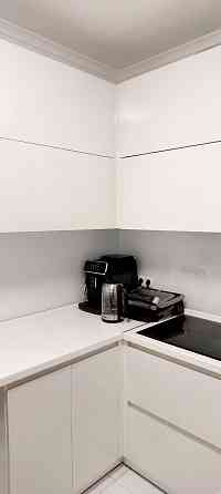 Терміновий продаж 1-кім кв. Милославська 2В,власник,генератор на ліфти Киев