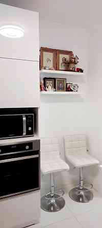 Терміновий продаж 1-кім кв. Милославська 2В,власник,генератор на ліфти Киев