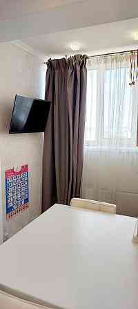 Терміновий продаж 1-кім кв. Милославська 2В,власник,генератор на ліфти Киев