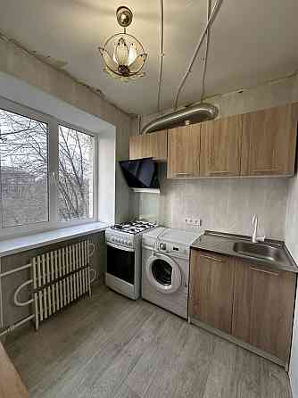 Продаж 2-к квартири Незалежної України ( район зупинки Миру ) Запорожье