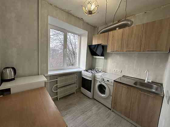 Продаж 2-к квартири Незалежної України ( район зупинки Миру ) Запорожье