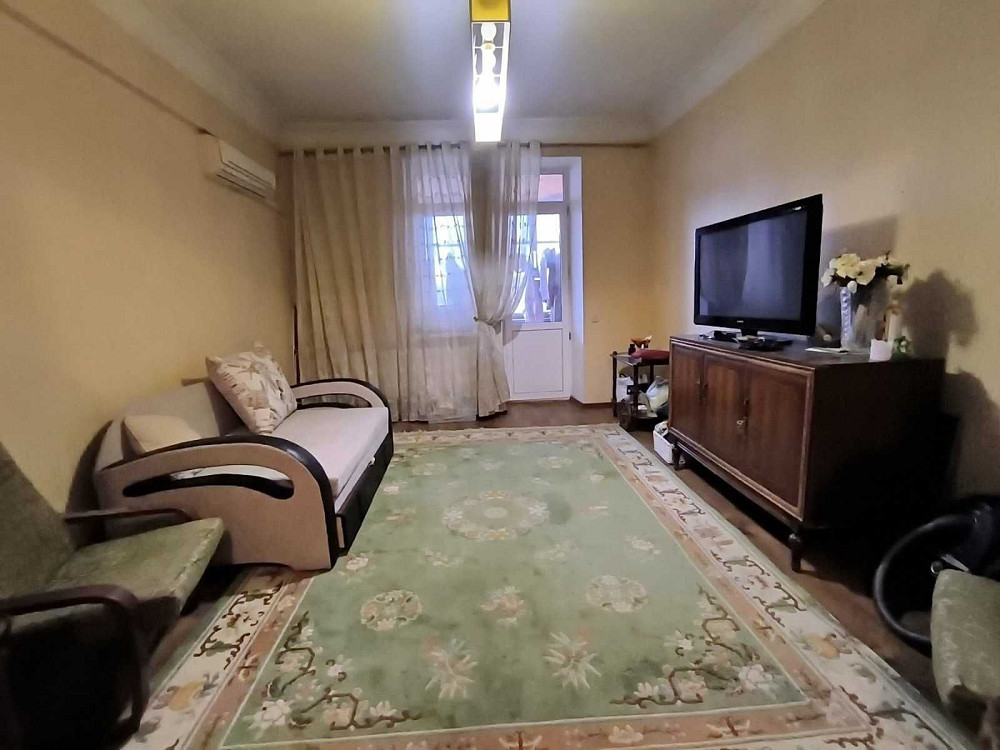 3 к сталинка в центре Одеса - зображення 1