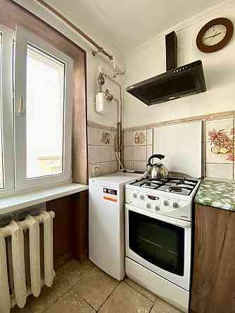 Здам 2х кімнатну, ПРОСПЕКТ-ГОЛОВНА, ЗАСКЛЕНИЙ БАЛКОН, комірка, вільна! Чернівці