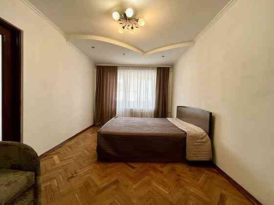 Здам 2х кімнатну, ПРОСПЕКТ-ГОЛОВНА, ЗАСКЛЕНИЙ БАЛКОН, комірка, вільна! Чернівці