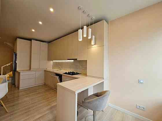 Дворівнева квартира з дизайнерським ремонтом в сучасному ЖК Киев