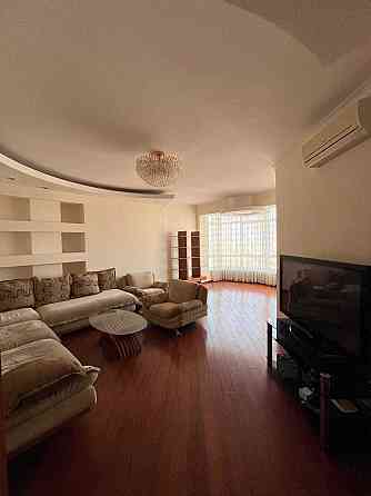 Здам в оренду простору трикімнатну квартиру Киев