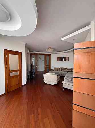 Здам в оренду простору трикімнатну квартиру Киев