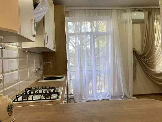 1-комн новострой, ул.Литературнная, 8 ст.Б.Фонтана Одеса