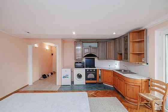 Продам 3к. квартиру возле метро Печерская 2 мин., бульв. Л.Украинки 28 Киев