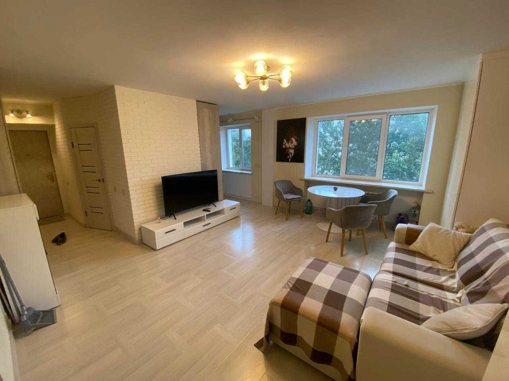 2к Бастіонна, 1/36 Печерський центр Ботсад М Звіринецька Киев - изображение 1