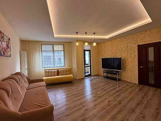 Оренда великої квартири в новобудові клубного типу по вул. Мучній Львов