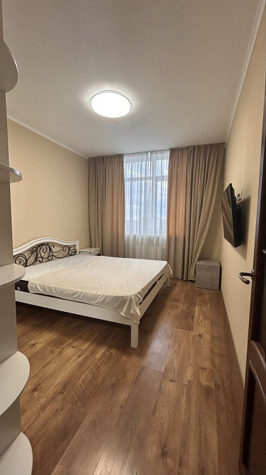 3кімн.кв.80м2, вул. Любомира Гузара,46-В Киев - изображение 1