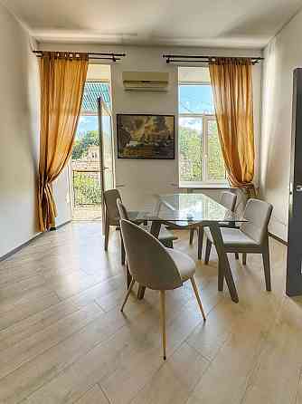 Власна квартира в центрі, вул.Михайлівська 6-кімнат Киев