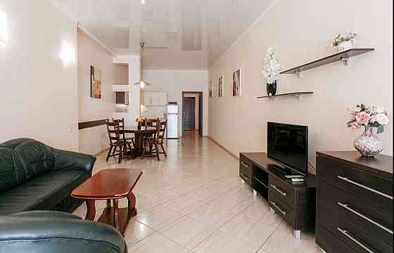 Сдаю в Аркадийском Дворце студию с видом на аквапарк и море. Одеса