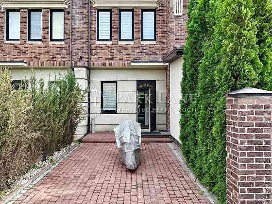 Івана Білика 20В. 70 м.кв. квартира типу таунхаус з терасою. Киев