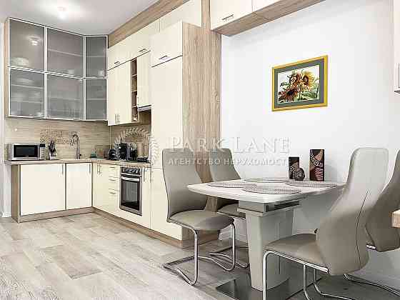 Івана Білика 20В. 70 м.кв. квартира типу таунхаус з терасою. Киев