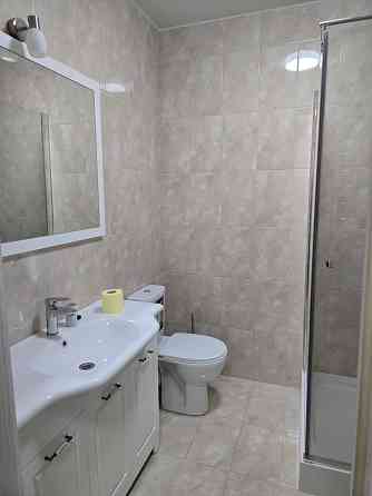 Гарна світла однушка з МІНІМАЛЬНИМ оформленням! Буча