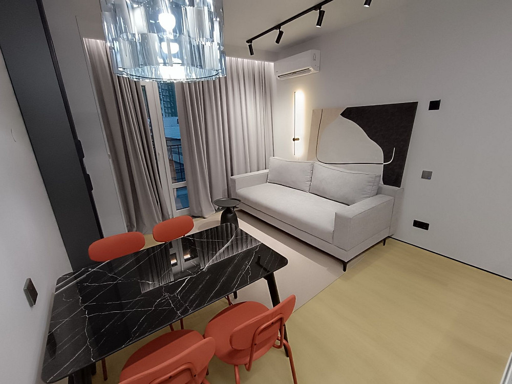 Простора 1но кімнатна в центрі міста ЖК Фемелі Плаза Івано-Франківськ - зображення 1