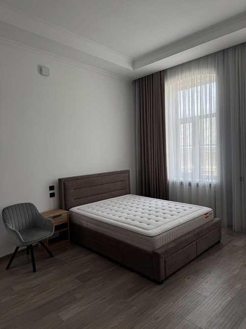 Продається простора 2-х кімнатна квартира, площа Філармонії Черновцы - изображение 2