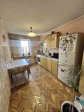 Продаж трикімнатної квартири в цегляному будинку на Сихові Львов