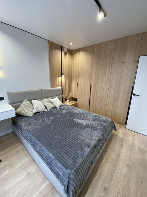 Однокімнатна квартира з дизайнерським ремонтом біля Центрального парку Ірпінь - зображення 2