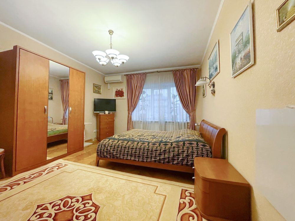 Поділ Поштова Площа вул. Ігорівська 16 продаж квартири 2 кім 56м Киев - изображение 1