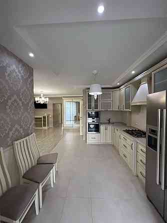 Квартира з коморою в обжитій новобудові з ремонтом та меблями Ивано-Франковск