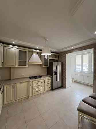 Квартира з коморою в обжитій новобудові з ремонтом та меблями Ивано-Франковск