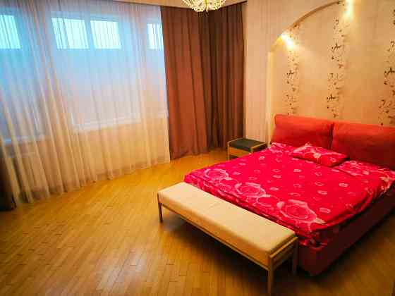 Здається трикімнатна Севастопільська площа. Киев