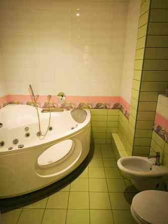 Здається трикімнатна Севастопільська площа. Киев