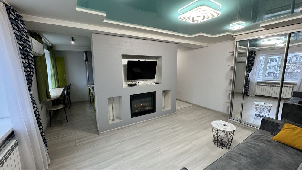 1к Лесі Українки 9 студія + спальня метро Кловська Печерська Палац Київ - зображення 1