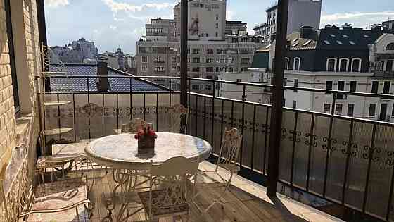 Центр. Дворівнева. Бесарабка. Хрещатик. 4-кім.  265 метрів. Киев