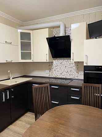 Здається трикімнатна квартира. шосе Харківське, 148, метро Позняки Киев