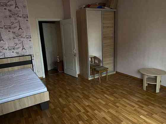 Метро пішки. Оренда трикімнатної квартири в Києві Київ