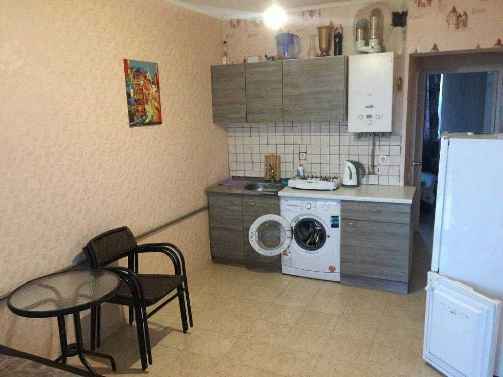 Сдам 1 ком Длительно! Автономное отопление! Черноморск - изображение 1